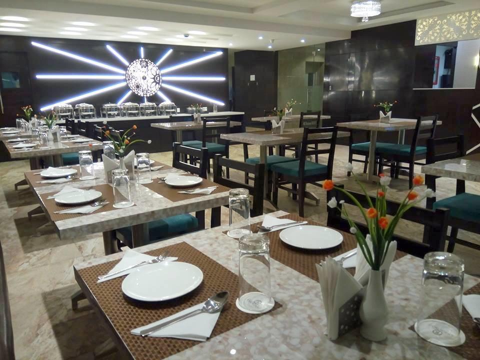 Radical Palace Hotel And Restaurant Lucknow Eksteriør billede