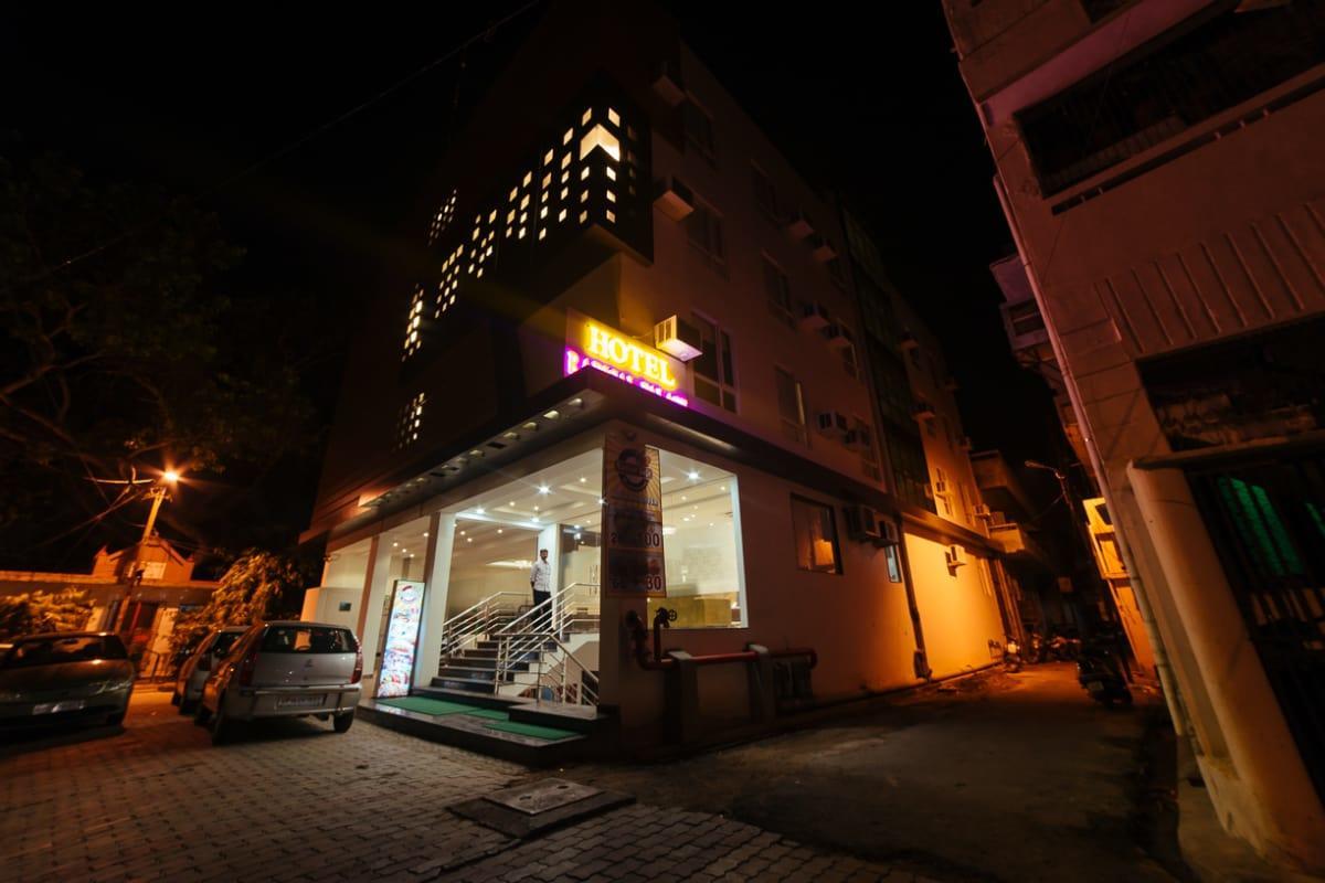 Radical Palace Hotel And Restaurant Lucknow Eksteriør billede